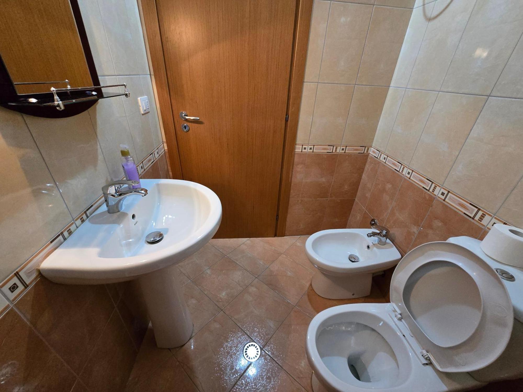 Modern , Quiet , Family Friendly & Fully Furnished Apartment Vlora Kültér fotó