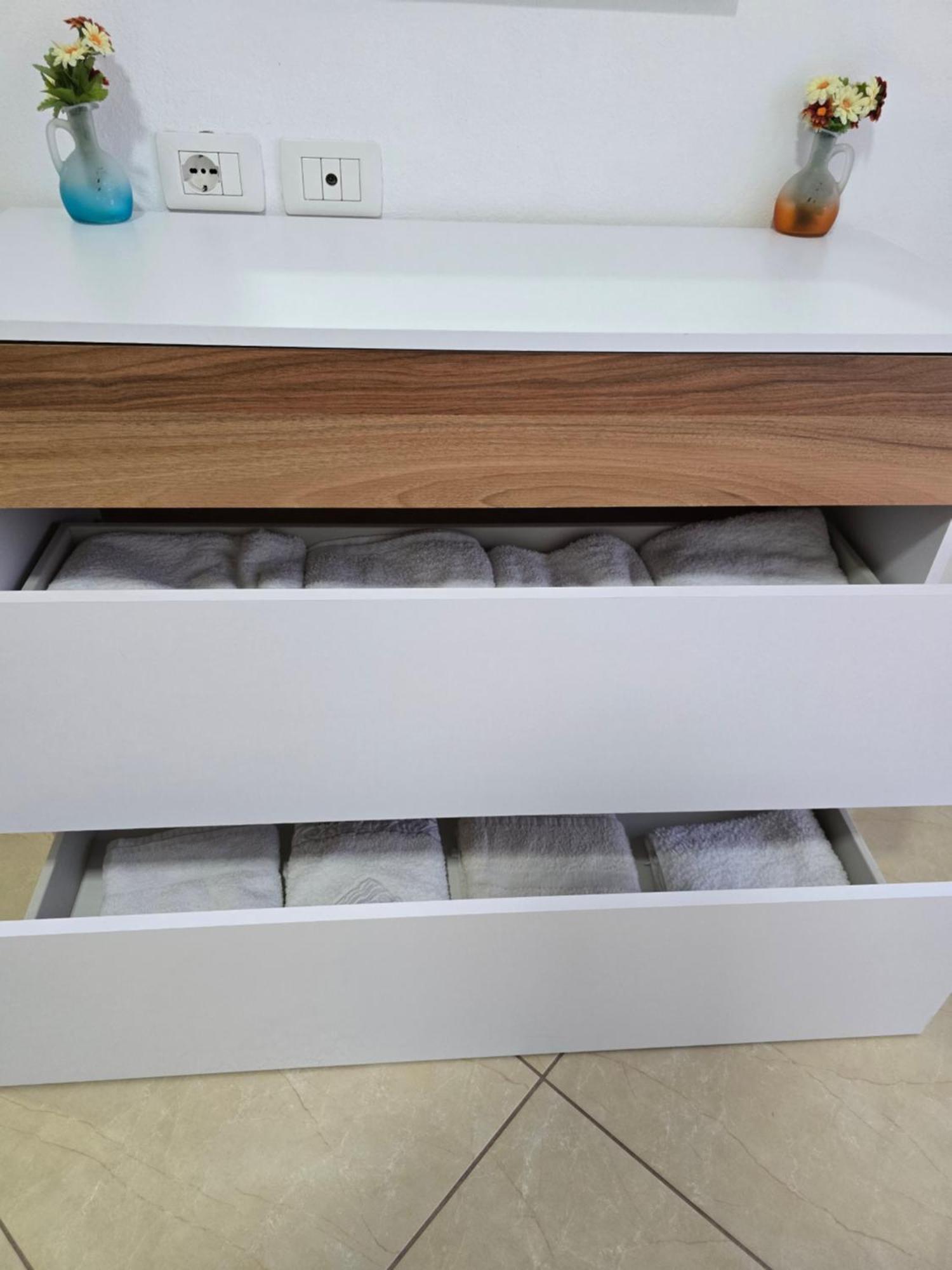 Modern , Quiet , Family Friendly & Fully Furnished Apartment Vlora Kültér fotó