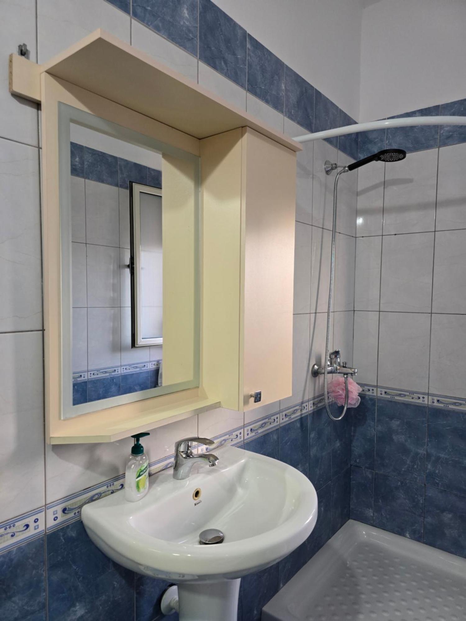 Modern , Quiet , Family Friendly & Fully Furnished Apartment Vlora Kültér fotó
